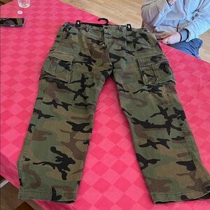 GAP Men's Green Camouflage Cargo Pants
